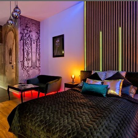 Apartament Czarny Z Jacuzzi Krakkó Kültér fotó