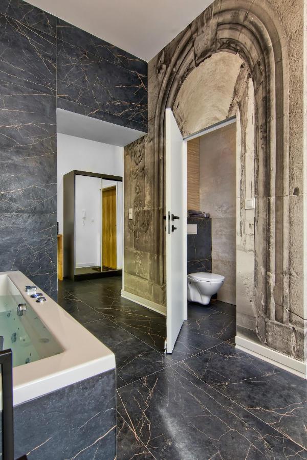 Apartament Czarny Z Jacuzzi Krakkó Kültér fotó