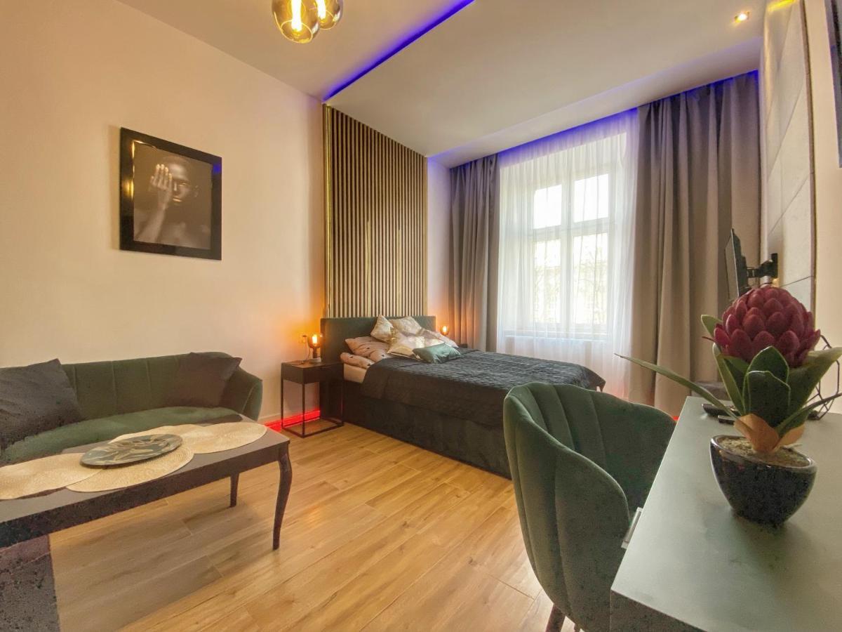Apartament Czarny Z Jacuzzi Krakkó Kültér fotó