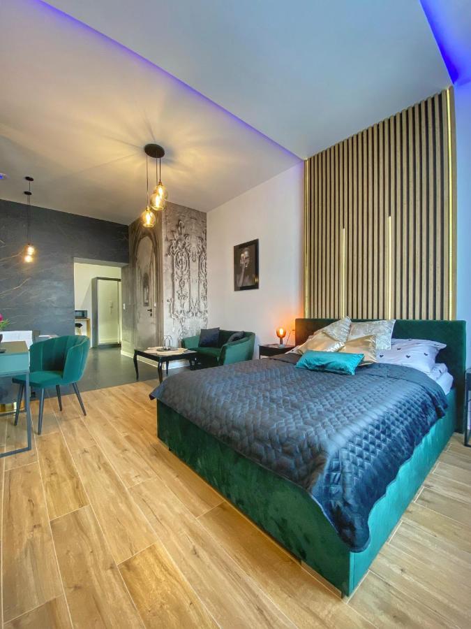 Apartament Czarny Z Jacuzzi Krakkó Kültér fotó
