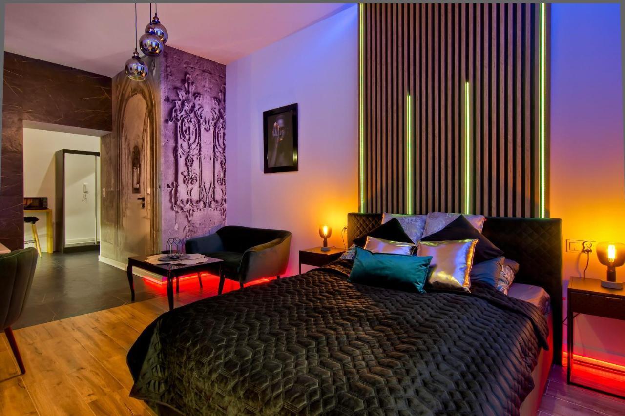 Apartament Czarny Z Jacuzzi Krakkó Kültér fotó