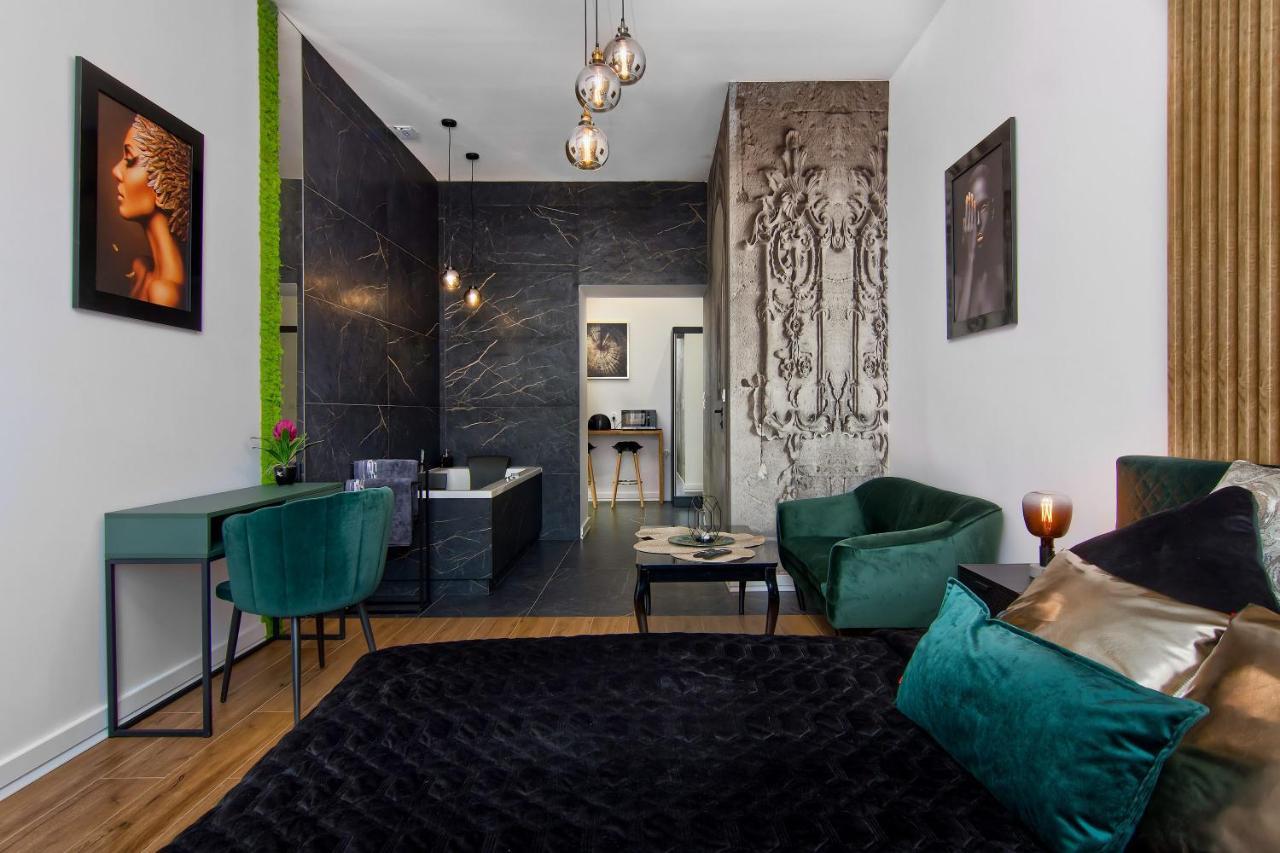 Apartament Czarny Z Jacuzzi Krakkó Kültér fotó