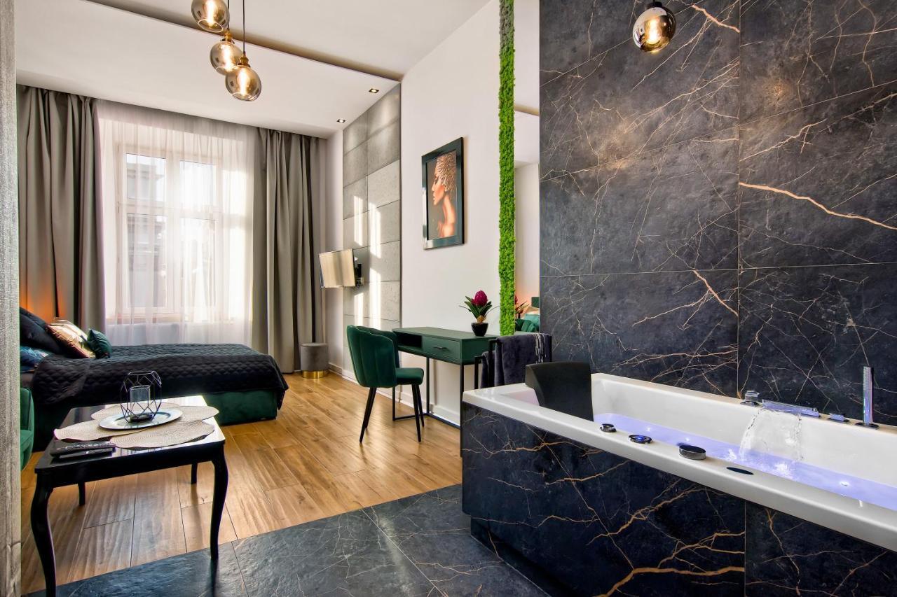 Apartament Czarny Z Jacuzzi Krakkó Kültér fotó