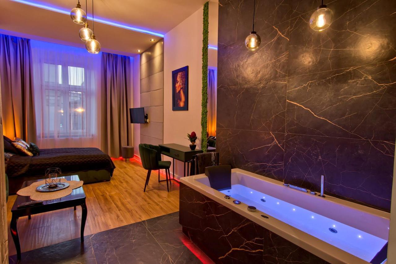 Apartament Czarny Z Jacuzzi Krakkó Kültér fotó