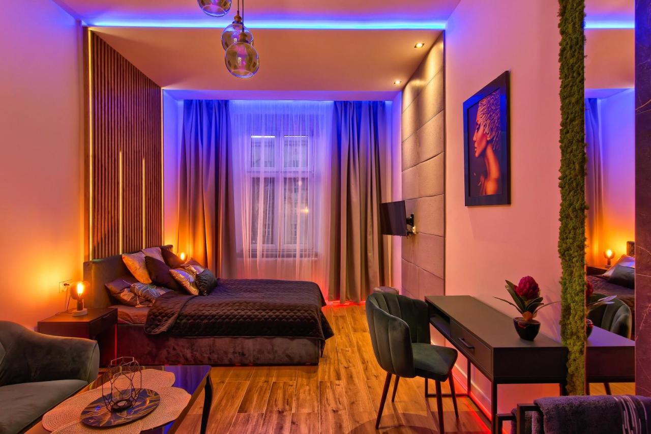 Apartament Czarny Z Jacuzzi Krakkó Kültér fotó